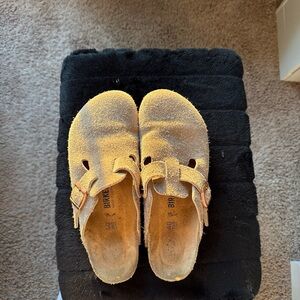 Birkenstock Kids Suede Clogs in Yellow Ochre